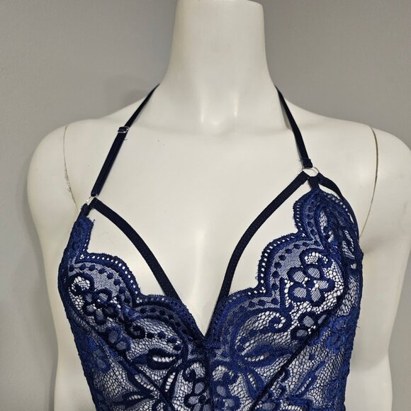 Floral Lace Scallop Crotchless Teddy - Picture 5 of 7